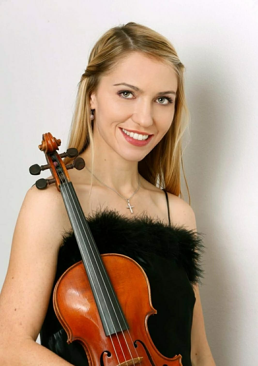 Barbara Zalaznik — violinistka in glasbenik za poroko pri poročnem nastopu; glasba za poroko in poročna glasba v živo